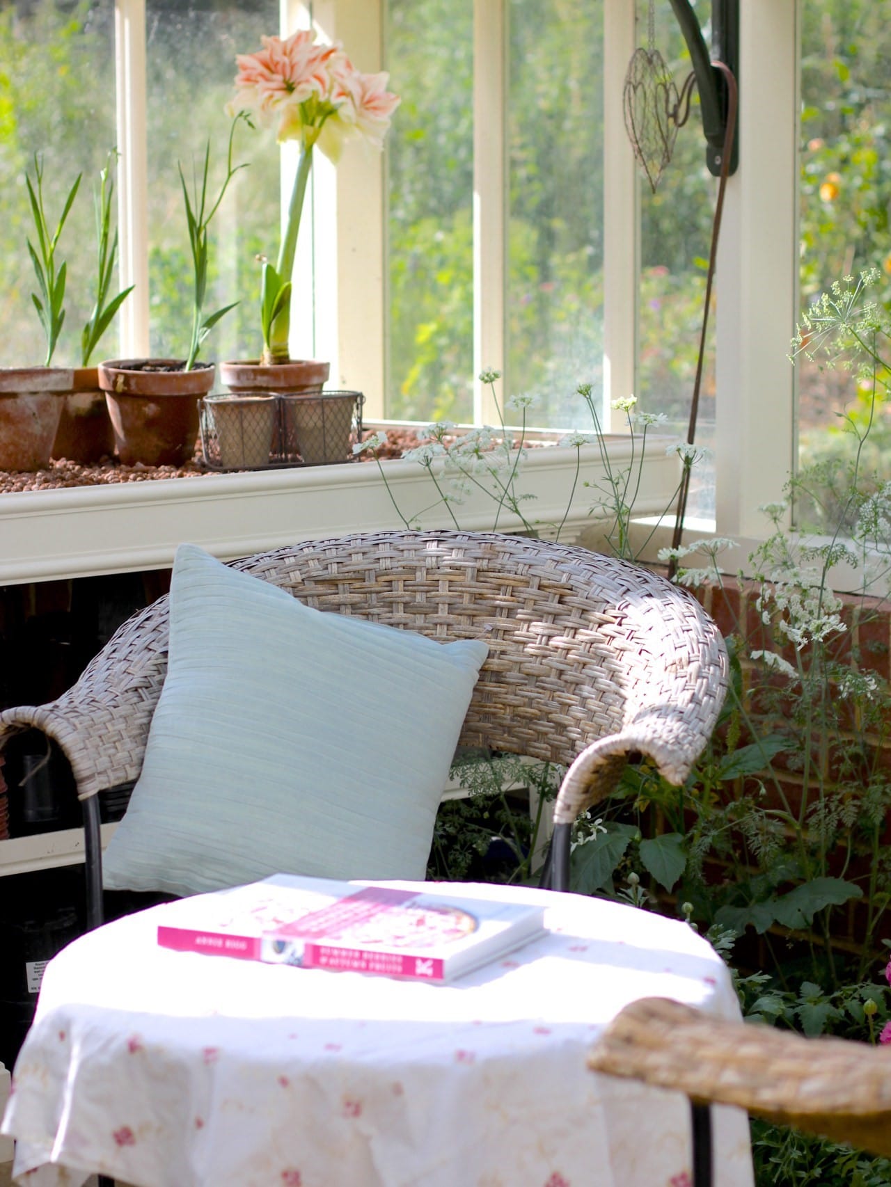 table and chairs - julie king.jpg table and chairs - julie king.jpg