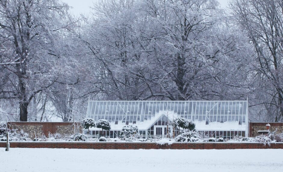 alitex greenhouse in the snow
