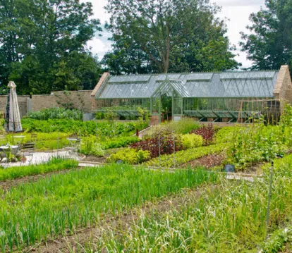 alitex greenhouse with kitchen garden at the pig hotels